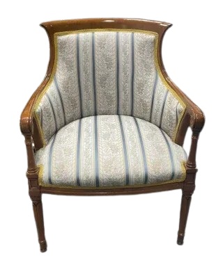 CONJUNTO DE MESA DE CRISTAL CON DOBLE ALTURA Y 2 SILLONES DE MADERA NOBLE Y TAPIZADOS ESTILO LUIS XV